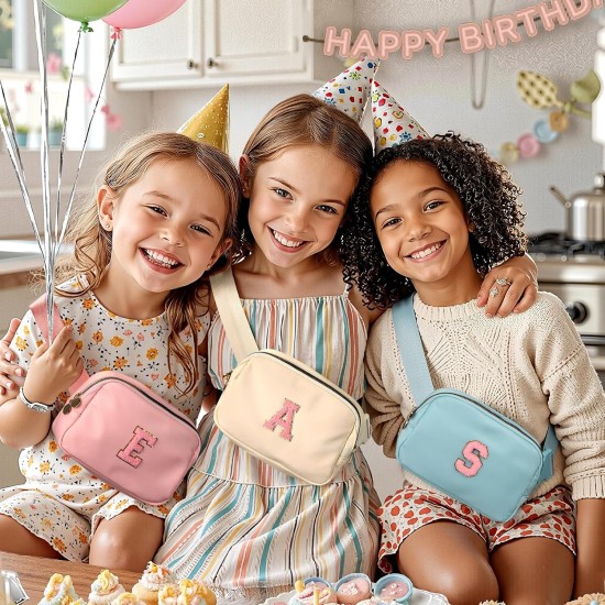 mibasies Cadeaux de Pâques pour enfants filles, sac banane initial, cadeaux d'anniversaire pour 4 5 6 7 8 9 10 11 12 13 adolescentes – Objets tendance personnalisés mignons – Crème A