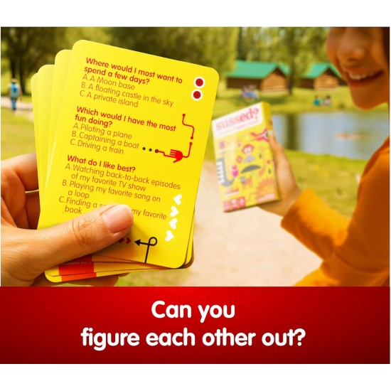 SUSSED The Wacky « Que feriez-vous ? » Jeu de cartes sociales – Chaussette de Noël pour enfants et jeu de voyage familial pour garçons et filles – Amusant et facile à jouer – Tous les âges à partir de 6 ans – Hello Yellow Deck