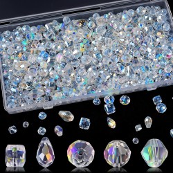 Lot de 600 perles en verre cristal pour la fabrication de bijoux, perles en cristal avec boîte, assortiment de bicônes, rondelles, cubes, gouttes et perles d'espacement pour bricolage, bracelets, colliers, boucles d'oreilles, 4/6/8 mm, couleur AB